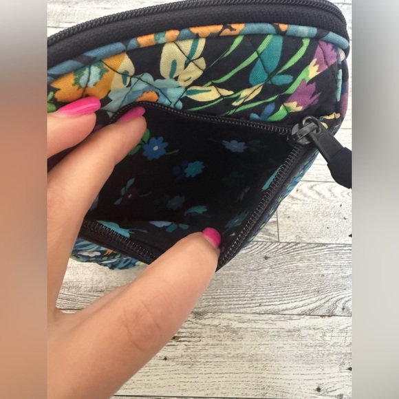 Vera Bradley Floral Crossbody with adjustable strap - Picture 13 of 14